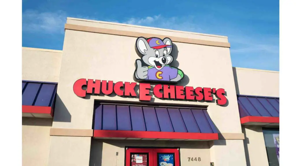 Is Chuck E Cheese going out of business 