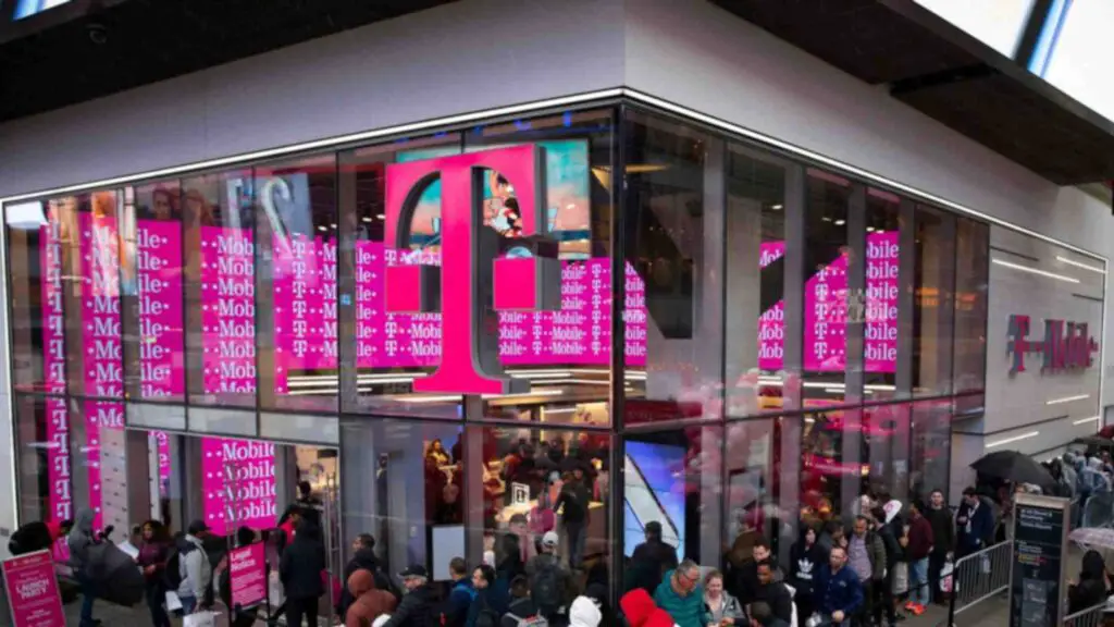 Is T mobile closing stores 2023