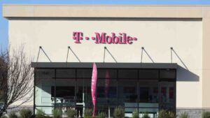 Is T mobile closing stores