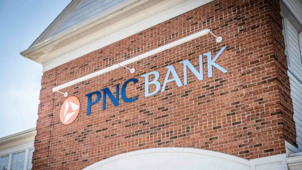 pnc closing branches 2023