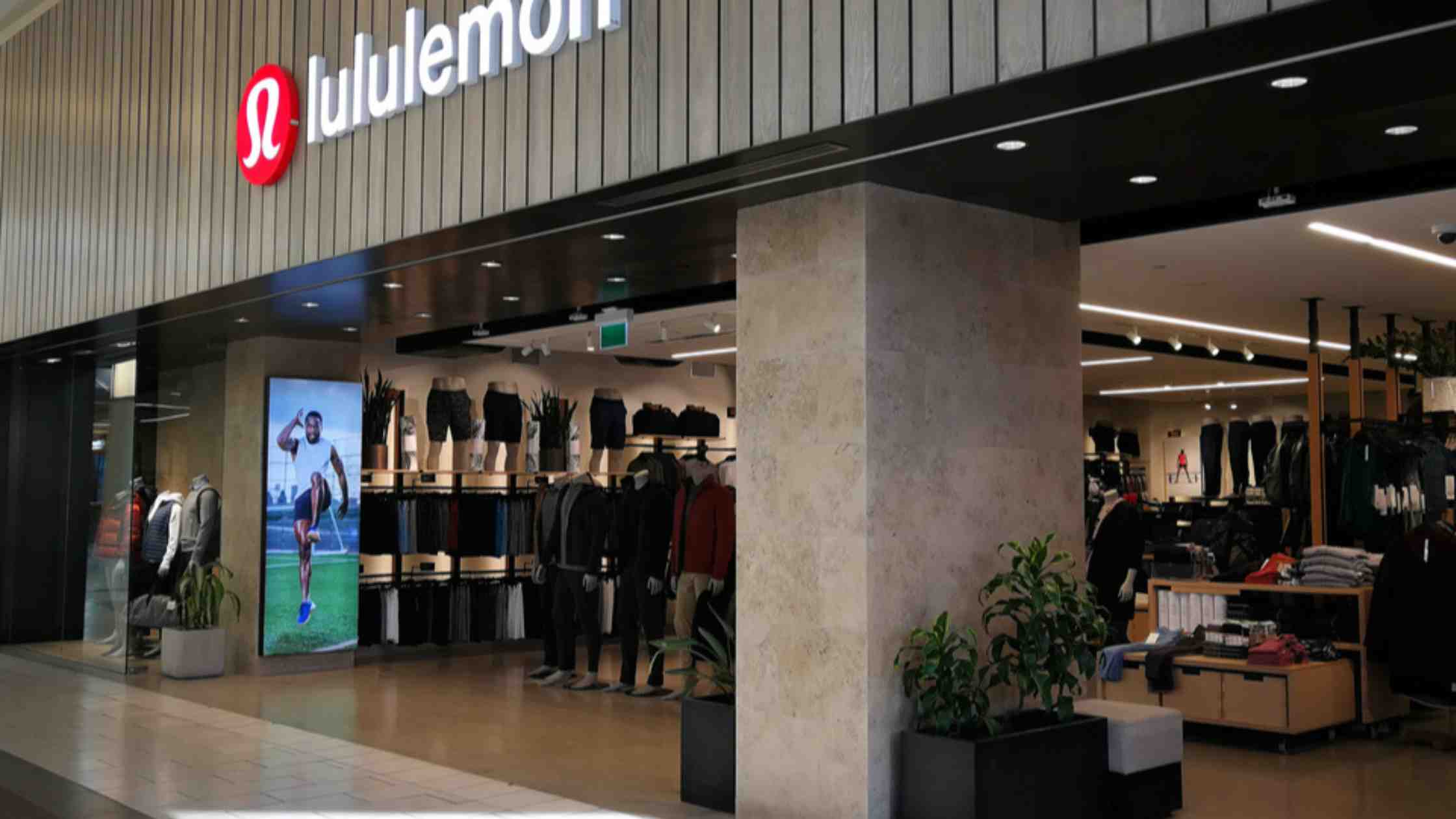 lululemon stores closing